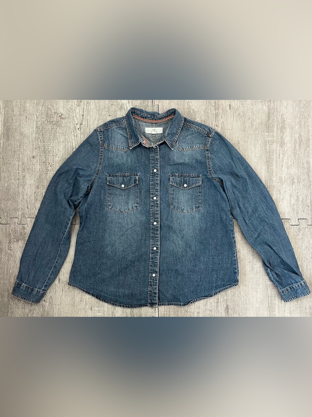Women’s L Blue Solid Denim Cotton Collared Button-Up Shirt Pockets